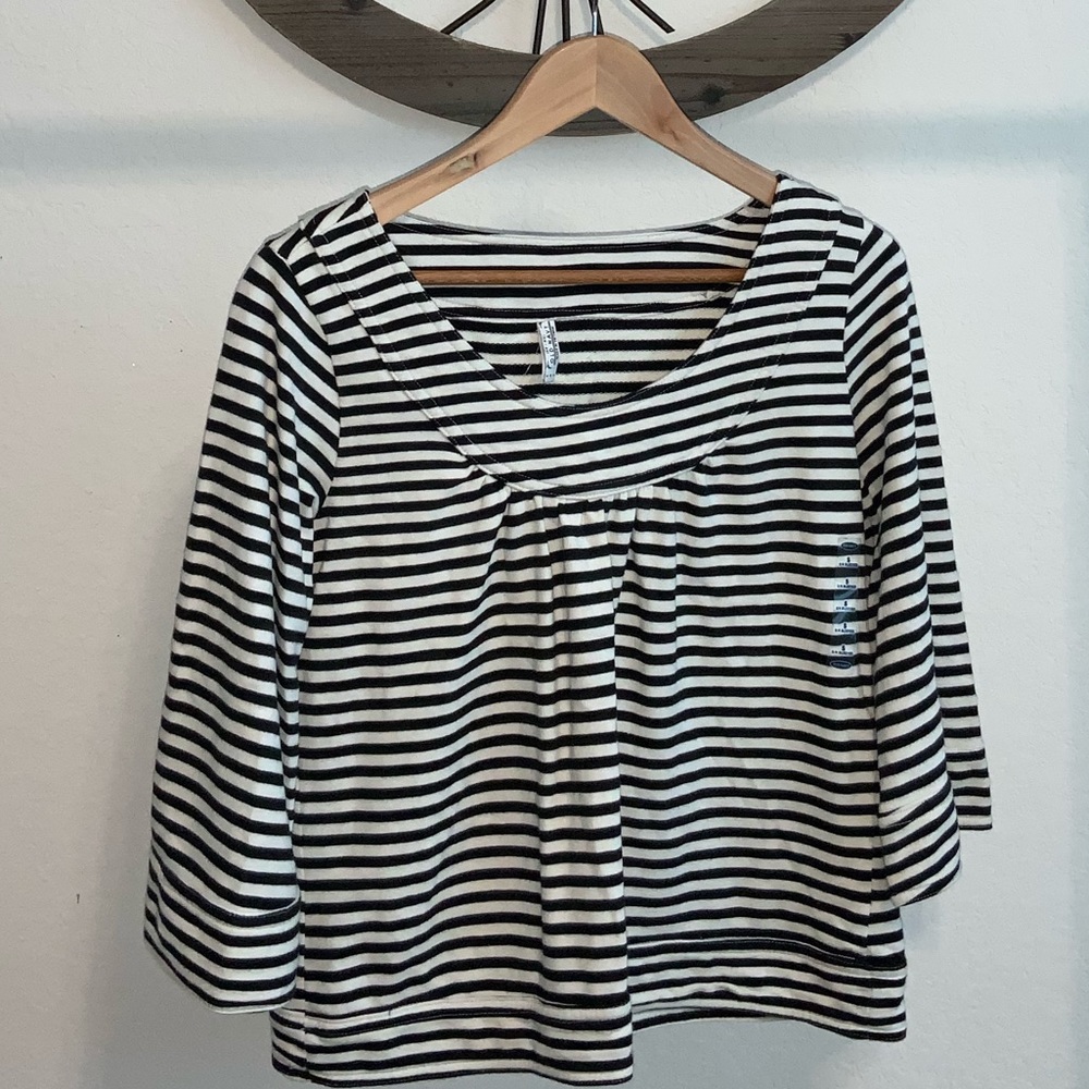 Brand NEW Old Navy 3/4 sleeve top!